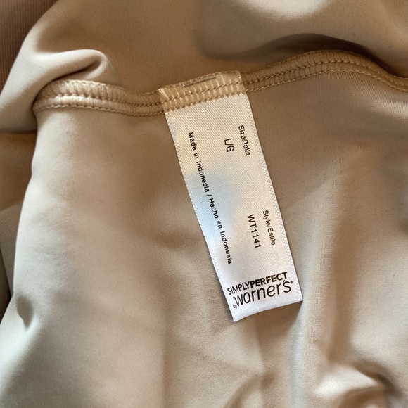 Simply Perfect by Warner’s | Shaping Bodysuit - Picture 4 of 5